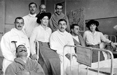 Княжны Мария и Анастасия в госпитале с ранеными