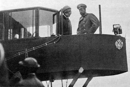Император Николай Второй  осматривает первый русский самолёт Император Николай Второй  осматривает первый русский самолёт