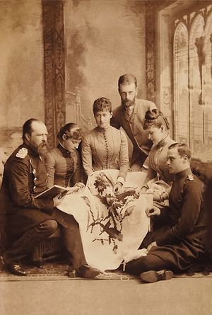 Великокняжеская чета в гостях у дармштадтских родственников. Великая княгиня Елизавета Федоровна — вторая справа; вторая слева — принцесса Алиса, будущая императрица Александра Федоровна