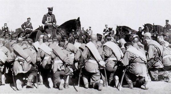 Император Николай Второй с войсками