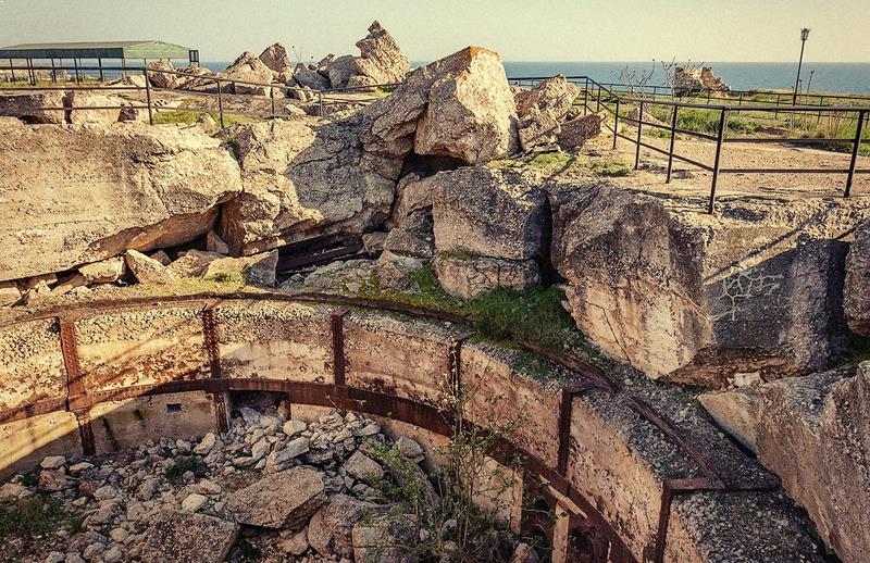 35-я батарея. Яма от одной из башен