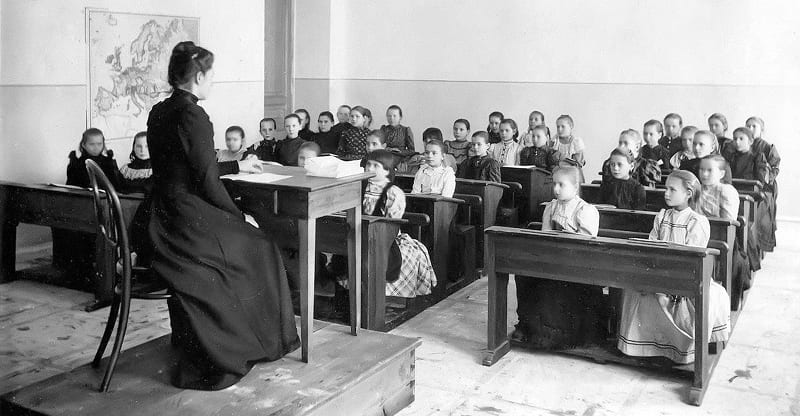 Школьное образование и грамотность в России к 1917 году