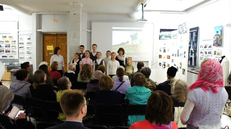 Литературно-музыкальный вечер на открытии фотовыставки «Чистота помыслов – чистота души» в г. Ижевске 7 июня