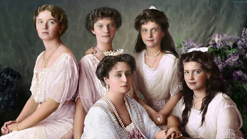 Александра Фёдоровна с дочерьми