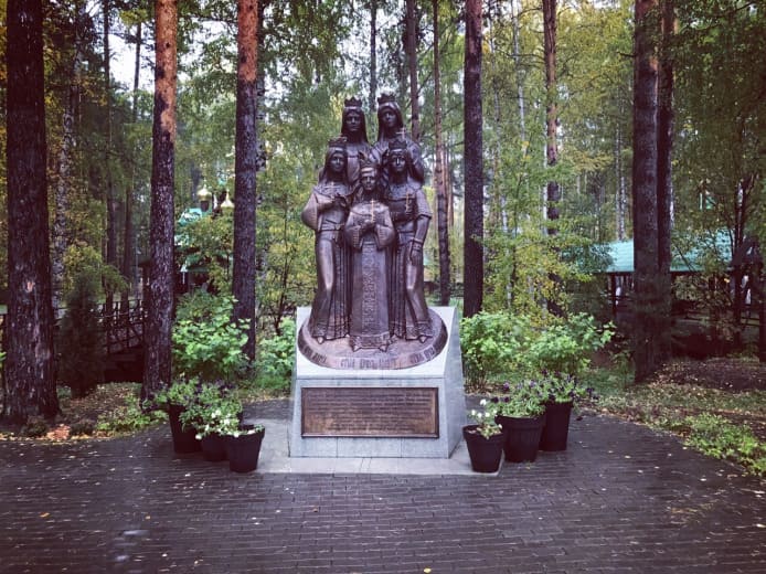 В обители Царственных страстотерпцев на Ганиной яме открылась постоянно действующая выставка, посвящённая Царской семье В обители Царственных страстотерпцев на Ганиной яме открылась постоянно действующая выставка, посвящённая Царской семье