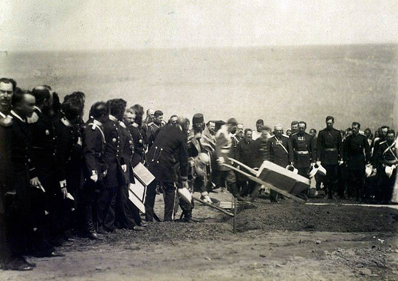 Цесаревич везет первую тачку в место закладки Уссурийского участка Великого Сибирского рельсового пути Цесаревич везет первую тачку в место закладки Уссурийского участка Великого Сибирского рельсового пути