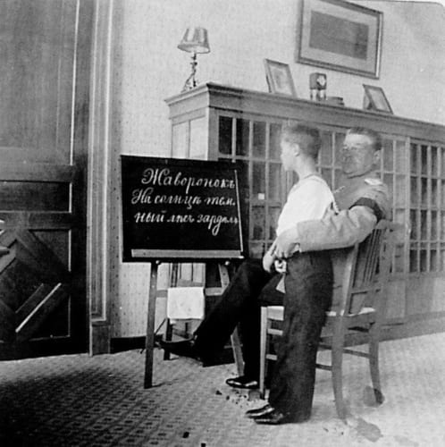 Цесаревич Алексей с учителем русского языка П. Петровым Цесаревич Алексей с учителем русского языка П. Петровым