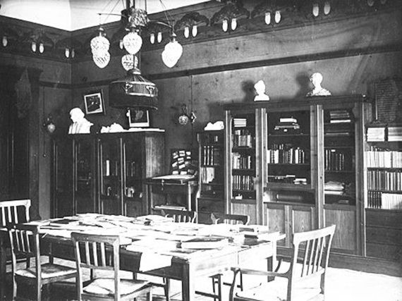 Классная комната Великих княжон Ольги и Татьяны в Александровском дворце Классная комната Великих княжон Ольги и Татьяны в Александровском дворце