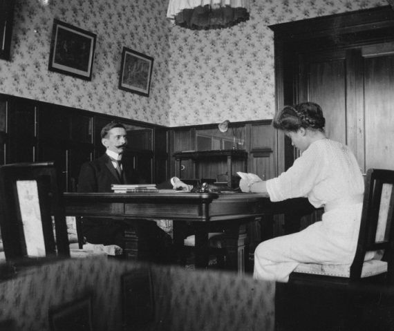 Ливадия. П. Жильяр и Великая княжна Ольга Ливадия. П. Жильяр и Великая княжна Ольга