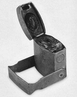 Переносная чернильница цесаревича Алексея. 1910–1911 гг. Переносная чернильница цесаревича Алексея. 1910–1911 гг.