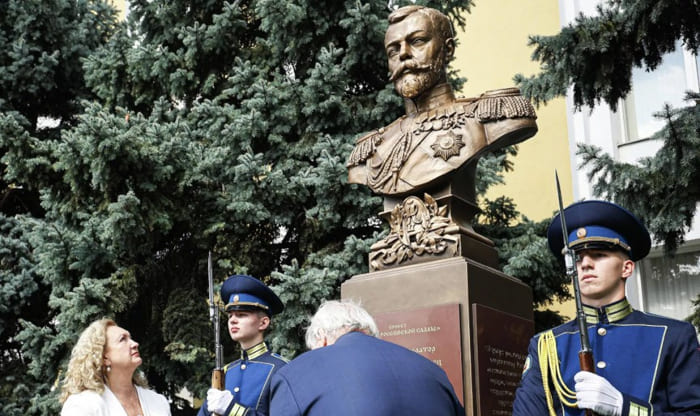 Бюст Николая II в Краснодаре