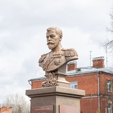 Памятник Императору Николаю II в Твери