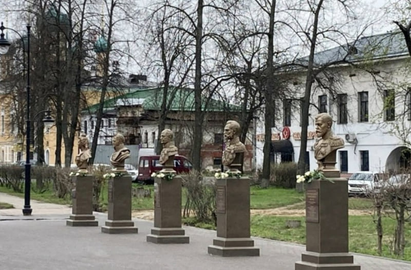 Аллея Императоров. Бюст Николая II на Аллее Императоров в Ростове Великом