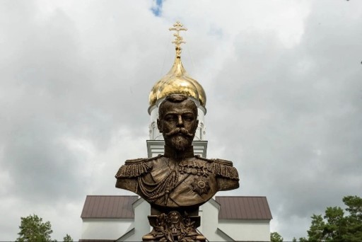 Бюст императору Николаю II в Заречном