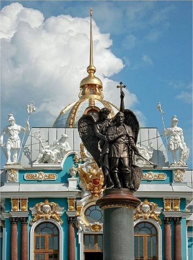 Памятник Николаю II на территории особняка С. В. Васильева в Вырице (посёлок Вырица, Гатчинский район Ленинградской области)