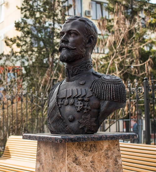 Бюст Николая II в Симферополе