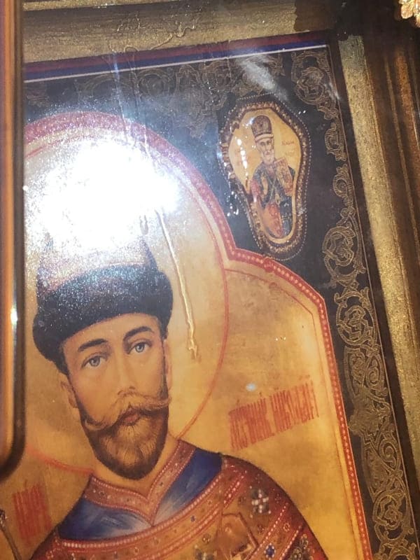 Чудотворная мироточивая икона Николая II