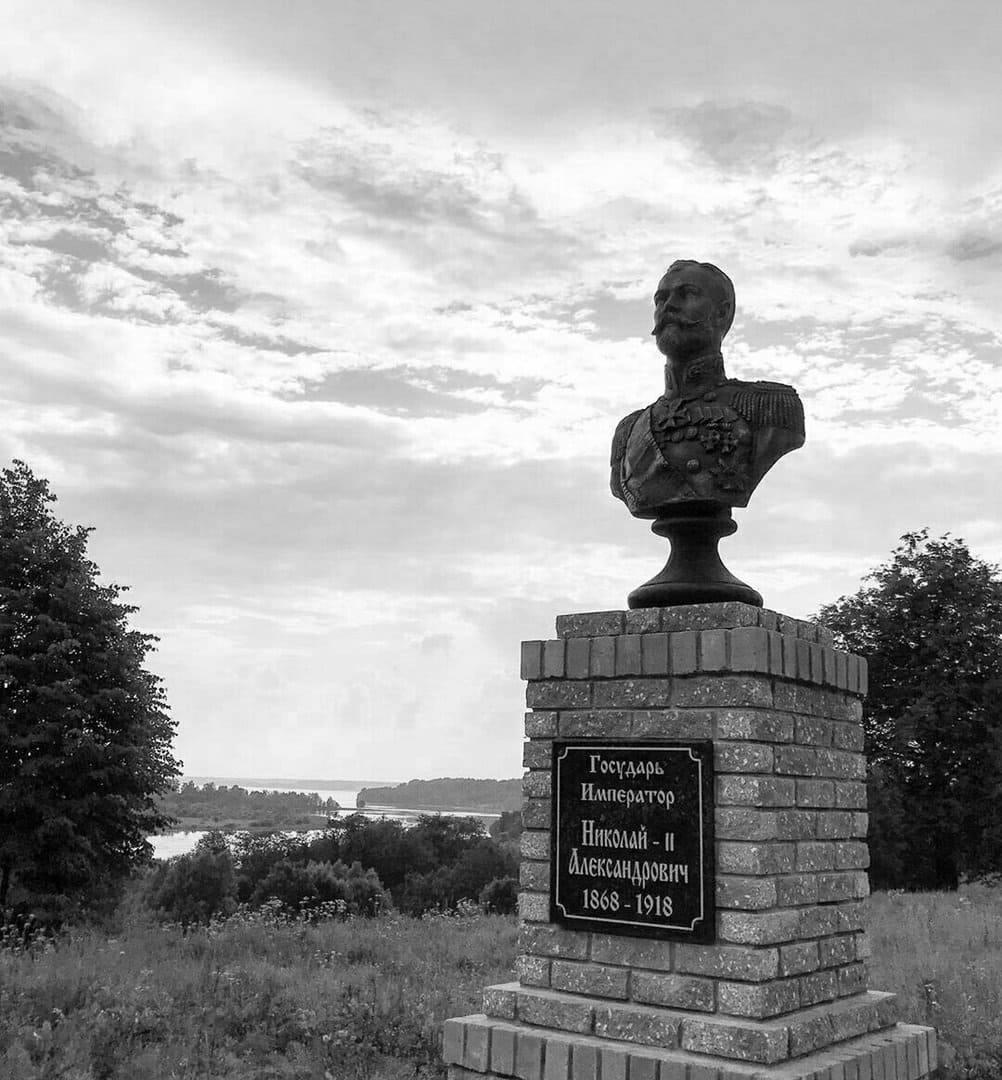 Бюст императору Николаю II в Заволжском районе Ивановской области