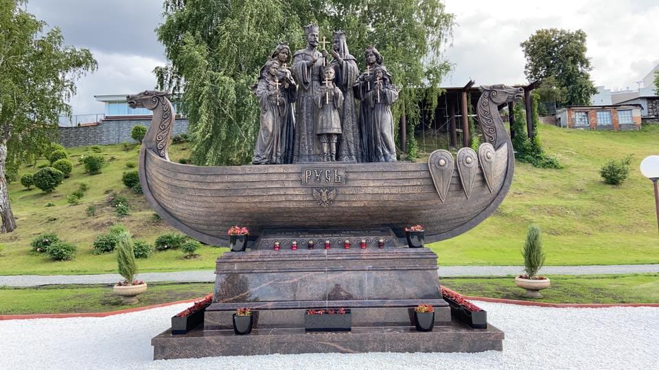 Памятник Царской семье в Тюмени