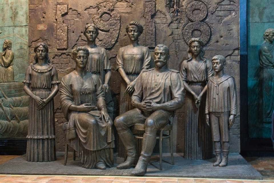 Композиция «Ипатьевская ночь» в галерее Зураба Церители в Москве