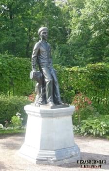Памятник царевичу Алексею в Петергофе