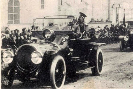 При Императоре Николае Втором первые автомобили в России