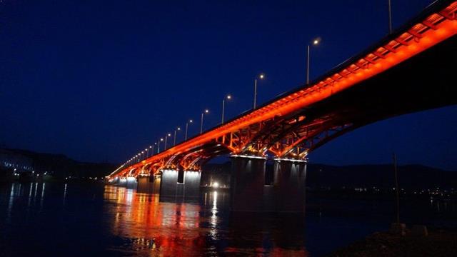 В Красноярске мост через Енисей назван «Николаевский» в честь Императора Николая II
