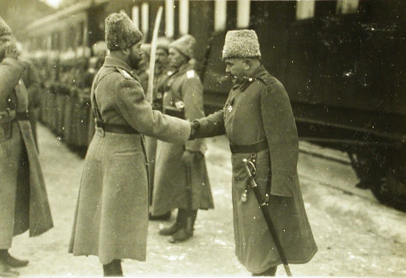 Император Николай II Александрович с войсками
