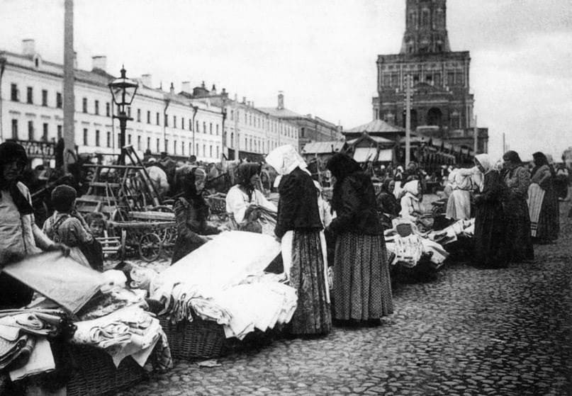 Сухаревский рынок в Москве во время гражданской войны