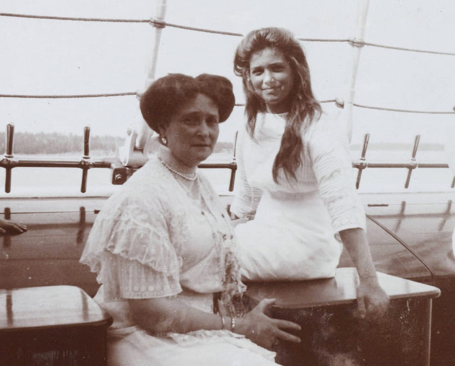 Александра Фёдоровна с дочерью Марией Николаевной
