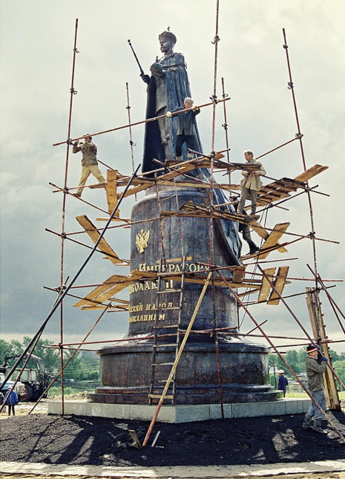 Памятник императору Николаю II в Тайнинке