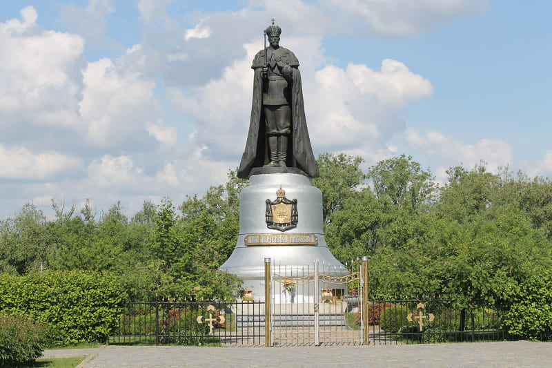  Памятник императору Николаю II в селе Тайнинское