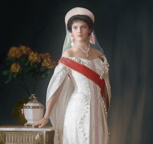 Великая княжна Татьяна Николаевна в парадном платье