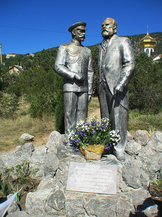 Памятник Николаю II и князю Голицыну (Крым, Новый Свет)