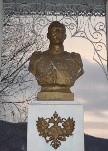 Бюст Николая II на Урале в с. Сыростан (Челябинская область)