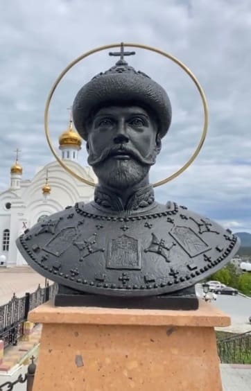 Памятник Николаю II в Златоусте (Челябинская область)