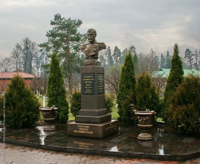 Бюст Николая II в Николо-Берлюковском монастыре (Московская область)
