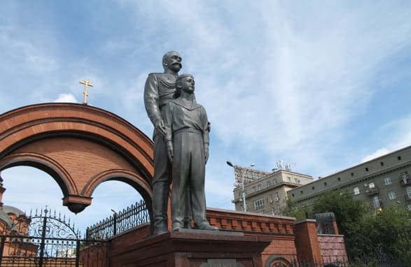 Памятник императору Николаю II и цесаревичу Алексею в Новосибирске