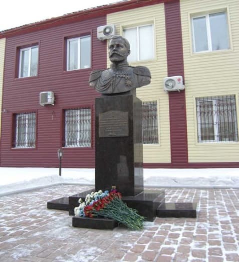 Памятник императору  Николаю II в поселке Шушенское (Красноярский край)