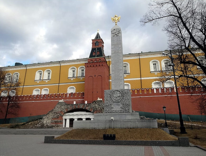 Романовский обелиск в Александровском саду, г. Москва
