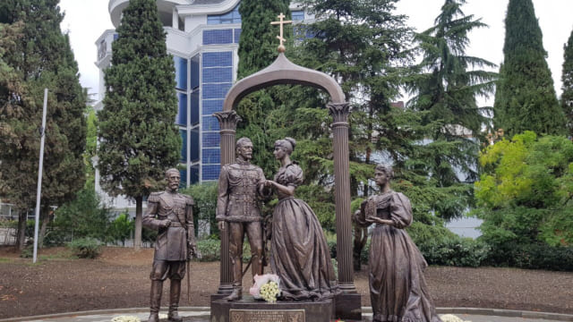 Песнь Любви: уникальный памятник в Алуште, посвящённый Николаю Александровичу и Александре Фёдоровне Романовым