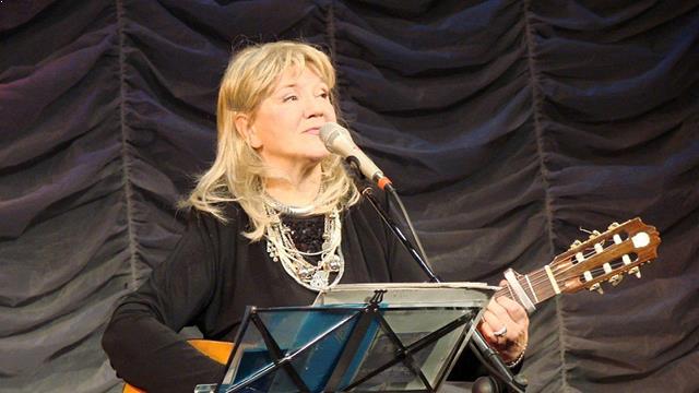 Жанна Бичевская: «Вы забыли подпись поставить!». Народная артистка России попросила всех, кто считает себя «русскими духом», поставить подписи против показа по телевидению фильма «Матильда»