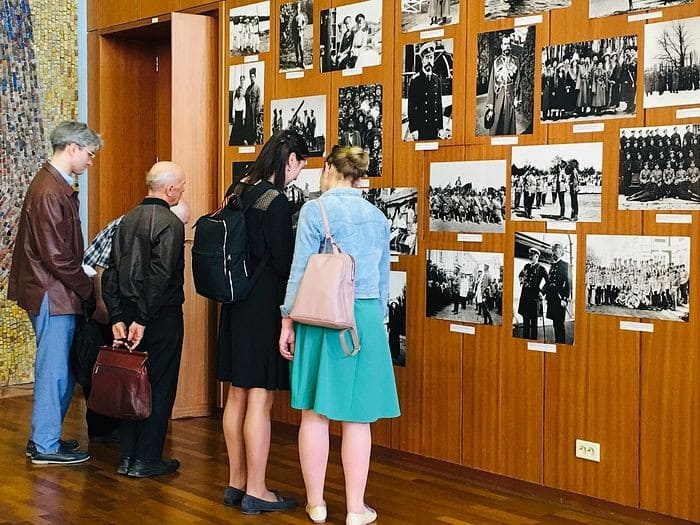 Фотовыставка «Романовы: царское служение»