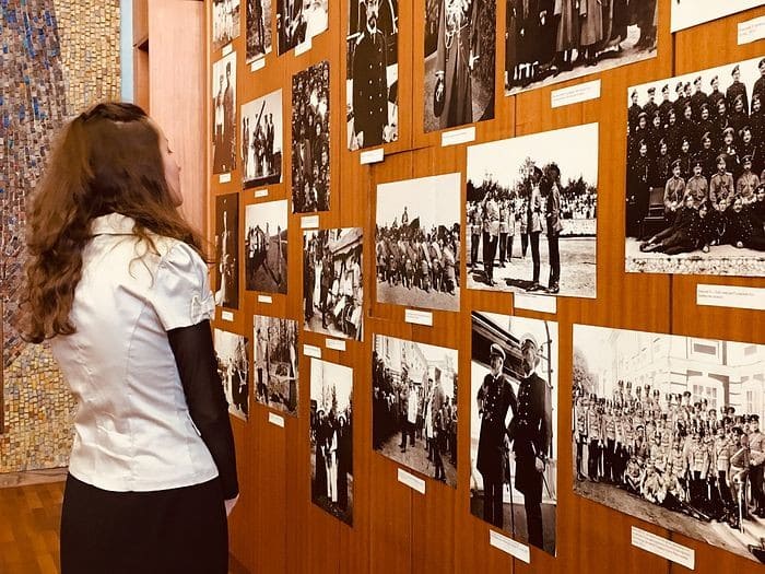 Фотовыставка «Романовы: царское служение»
